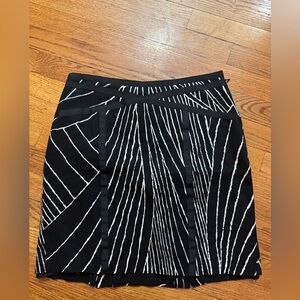 Ann Taylor Pencil Skirt White Black Lined Zipper Back Vented Stretch Size 4